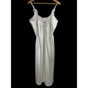 Soft Sensations Vintage Cream Long Lace Flower Nightgown‎ Sz M Grannycore Retro